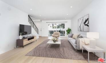 560 N KINGS Road 2, West Hollywood, California 90048, 2 Bedrooms Bedrooms, ,2 BathroomsBathrooms,Residential Lease,Rent,560 N KINGS Road 2,24448457