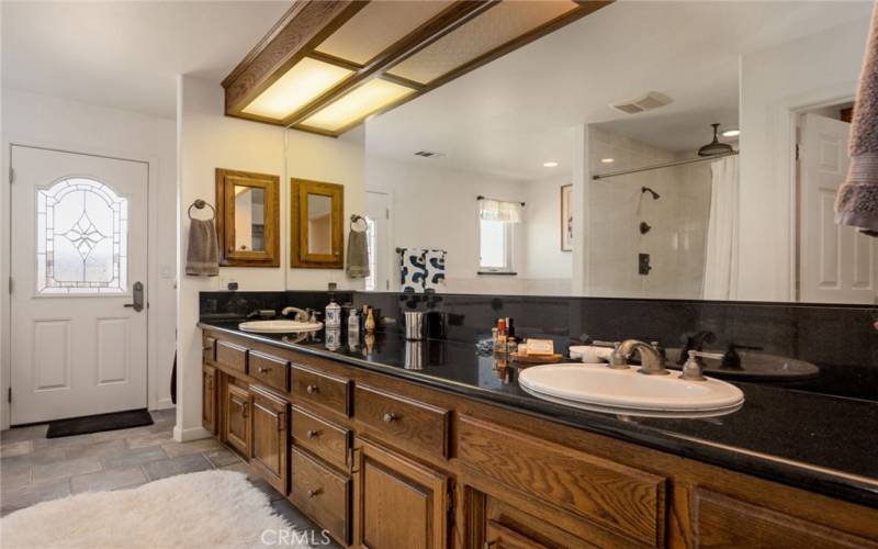 Primary Bath dual sinks and granite counter tops