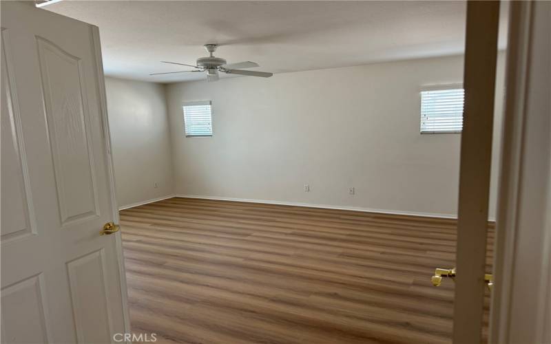 Upgrade master bedroom  vinyl wood floor