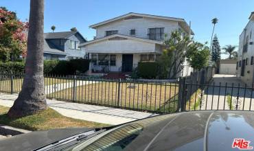 702 W 48th Street, Los Angeles, California 90037, 3 Bedrooms Bedrooms, ,1 BathroomBathrooms,Residential,Buy,702 W 48th Street,24448317