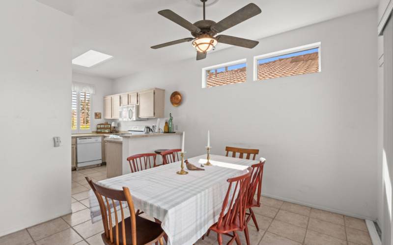 38807 Burgundy Ln Dining Kitchen