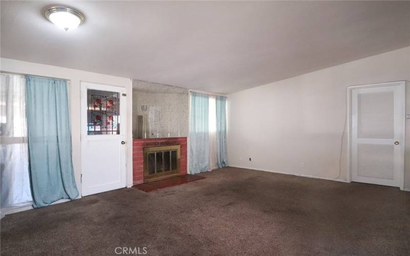 Living room with Fireplace