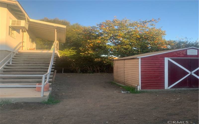 Enterance and balcony