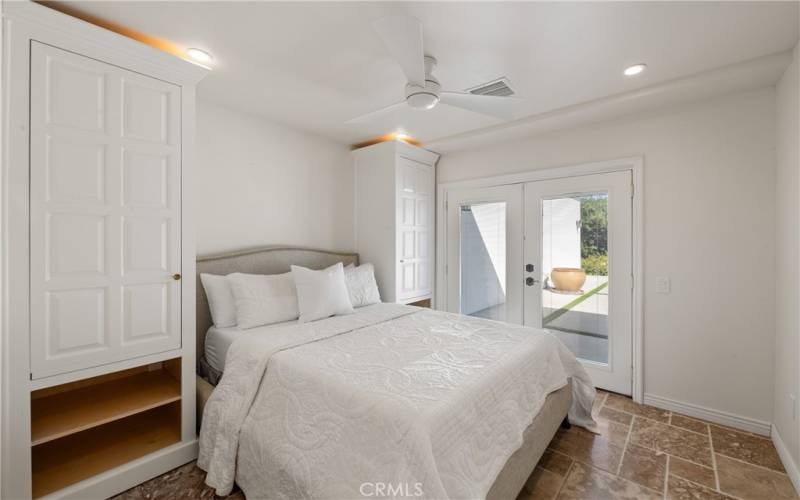 Secondary bedroom with view of the courtyard