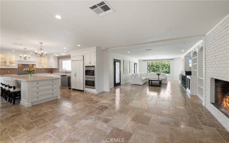 Open concept kitchen and livingroom