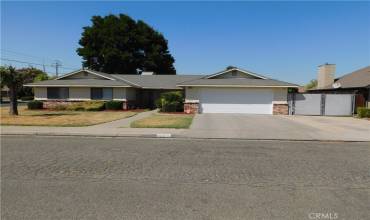 100 Holiday Way, Chowchilla, California 93610, 3 Bedrooms Bedrooms, ,3 BathroomsBathrooms,Residential,Buy,100 Holiday Way,MC24183128