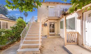 13928 1/2 Sherman Way, Van Nuys, California 91405, 2 Bedrooms Bedrooms, ,1 BathroomBathrooms,Residential Lease,Rent,13928 1/2 Sherman Way,GD24207499