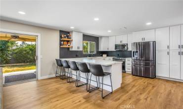 Stunning Newly Remodeled Kitchen!