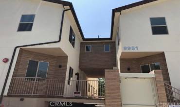 9951 Marcus Avenue 104, Tujunga, California 91042, 3 Bedrooms Bedrooms, ,2 BathroomsBathrooms,Residential Lease,Rent,9951 Marcus Avenue 104,GD24208356