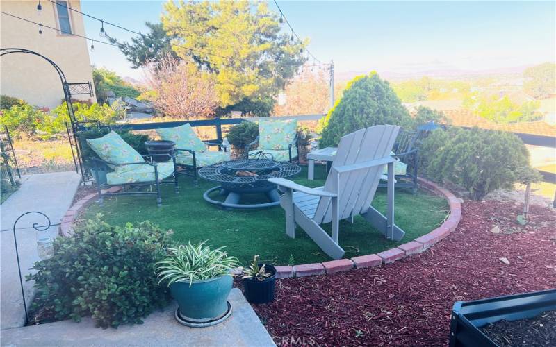 Second sitting area with fire pit