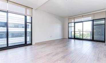 3223 W 6th Street 306, Los Angeles, California 90020, 2 Bedrooms Bedrooms, ,2 BathroomsBathrooms,Residential Lease,Rent,3223 W 6th Street 306,PW24203891