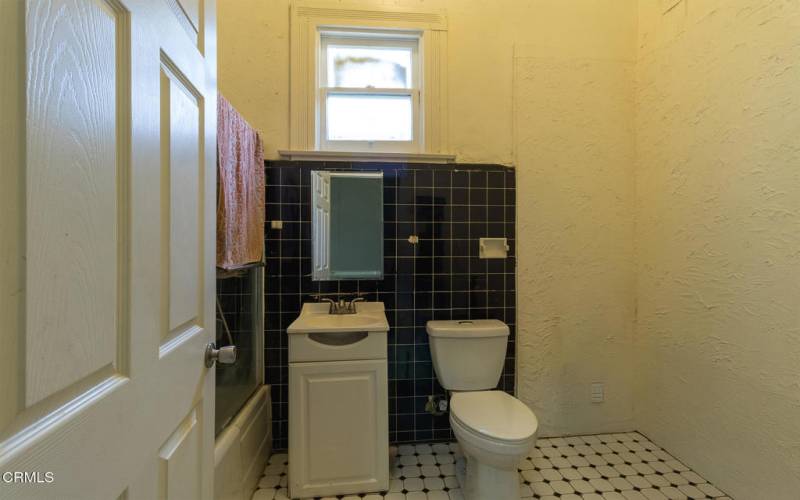 Unit 4 bathroom