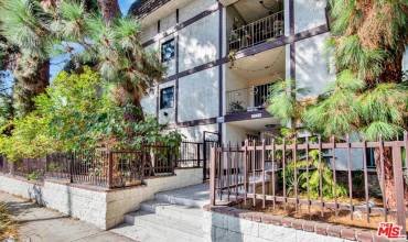 1559 Winona Boulevard D2, Los Angeles, California 90027, 2 Bedrooms Bedrooms, ,2 BathroomsBathrooms,Residential,Buy,1559 Winona Boulevard D2,24446627