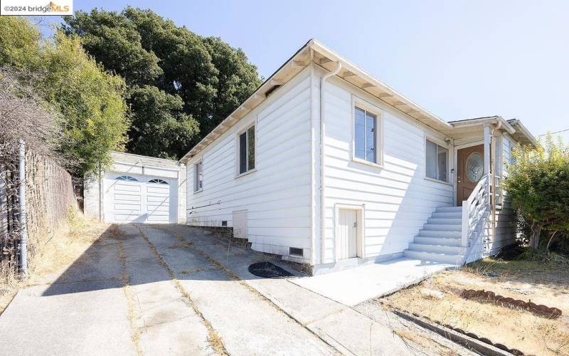 Driveway to detached Garage