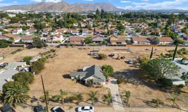 .94 Acre lot in Riverside's Northside