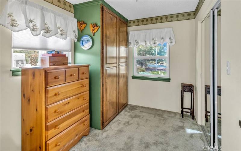 Dressing area with mirrored wardrobe doors and can also be used as a baby nursery