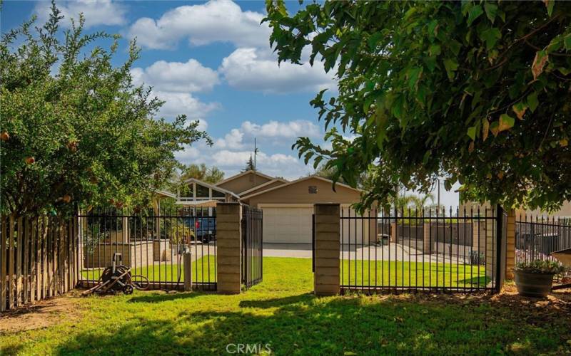 Cross fencing of the yards providing options for pets or kids