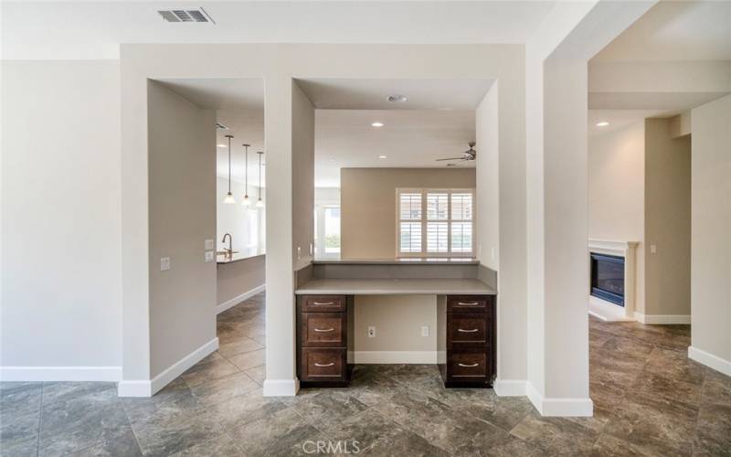 
adjuing room off kitchen and Family room