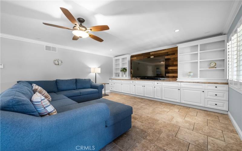 Family room w/custom built-ins