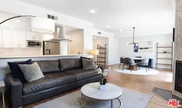 1426 N Laurel Avenue 405, West Hollywood, California 90046, 2 Bedrooms Bedrooms, ,2 BathroomsBathrooms,Residential,Buy,1426 N Laurel Avenue 405,24438587