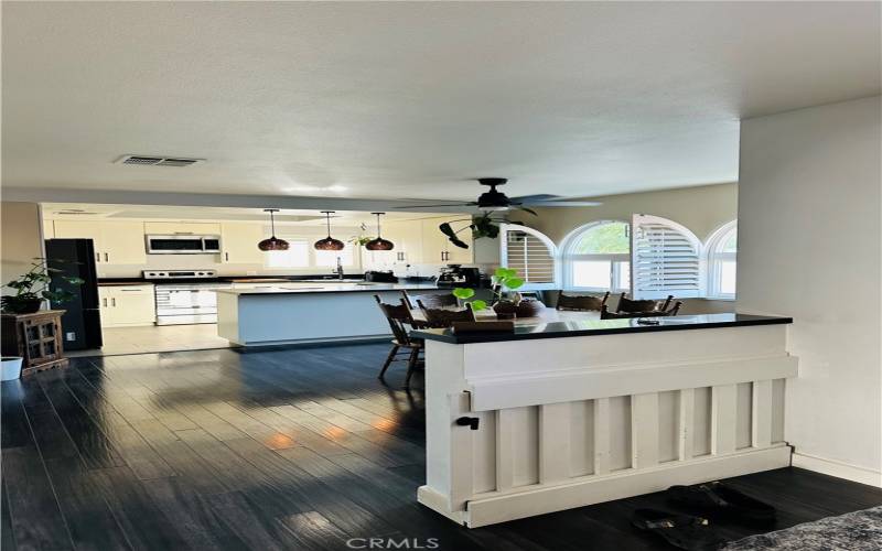 entry way to kitchen