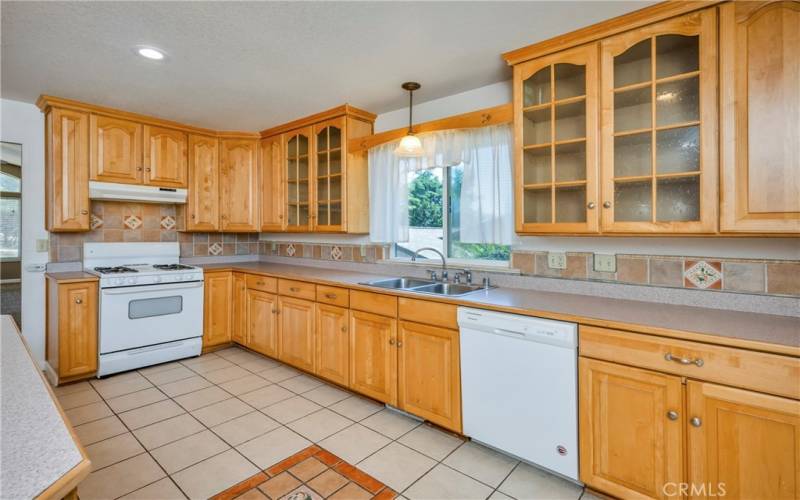 Such a pretty kitchen