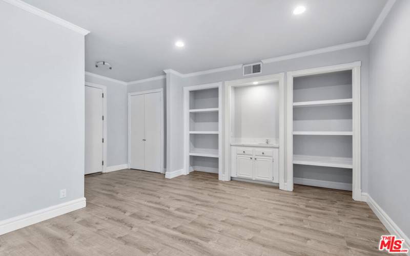 Wet Bar and Built-ins