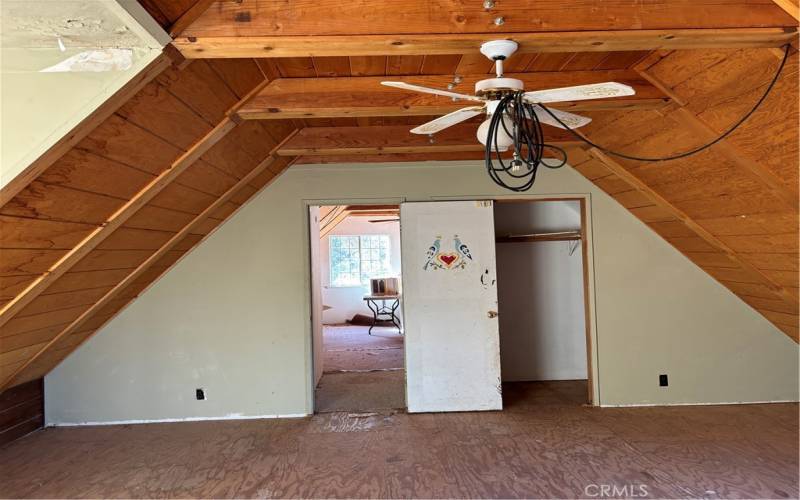 Upstairs bedroom, looking to the loft.