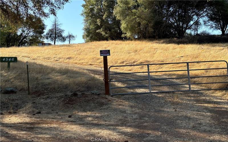 Entrance to property at cul-de-sac