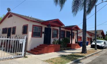 1481 W 37th Street, Los Angeles, California 90018, 5 Bedrooms Bedrooms, ,3 BathroomsBathrooms,Residential,Buy,1481 W 37th Street,SR24201633