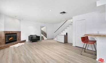 1040 N Gardner Street 8, West Hollywood, California 90046, 2 Bedrooms Bedrooms, ,2 BathroomsBathrooms,Residential Lease,Rent,1040 N Gardner Street 8,24451409