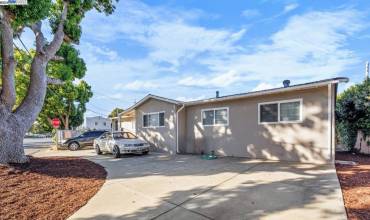 60 Railroad Ave, Rodeo, California 94572, 5 Bedrooms Bedrooms, ,2 BathroomsBathrooms,Residential,Buy,60 Railroad Ave,41074912