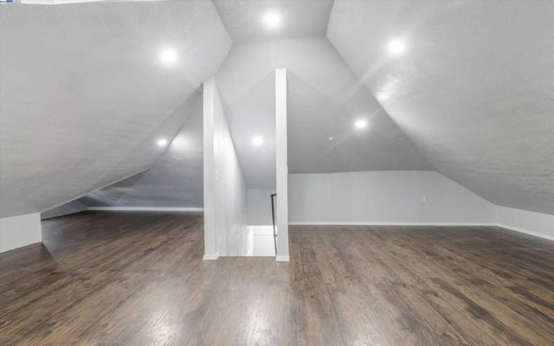 Attic/ Bonus room