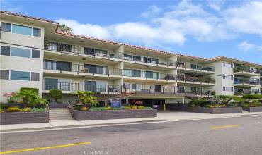 1720 Ardmore Avenue 224, Hermosa Beach, California 90254, 2 Bedrooms Bedrooms, ,2 BathroomsBathrooms,Residential Lease,Rent,1720 Ardmore Avenue 224,SB24211216