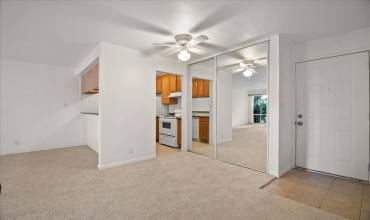 260 Industrial Parkway 13, Hayward, California 94544, 1 Bedroom Bedrooms, ,1 BathroomBathrooms,Residential,Buy,260 Industrial Parkway 13,ML81983333