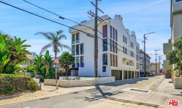 14 Mast Street Unit 3, Marina Del Rey, California 90292, 1 Bedroom Bedrooms, ,1 BathroomBathrooms,Residential Lease,Rent,14 Mast Street Unit 3,24451779