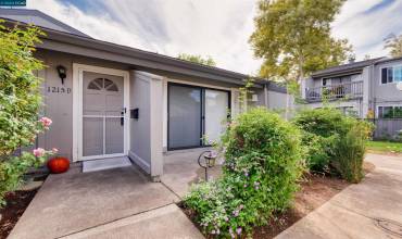 1215 Kenwal Rd D, Concord, California 94521, 2 Bedrooms Bedrooms, ,1 BathroomBathrooms,Residential,Buy,1215 Kenwal Rd D,41076180