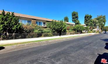 5253 Newcastle Avenue 2, Encino, California 91316, 3 Bedrooms Bedrooms, ,2 BathroomsBathrooms,Residential,Buy,5253 Newcastle Avenue 2,24446509