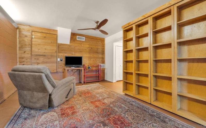 Murphy bed for added convenience