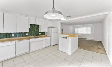 1205 Florida Street B, Huntington Beach, California 92648, 2 Bedrooms Bedrooms, ,1 BathroomBathrooms,Residential Lease,Rent,1205 Florida Street B,OC24211385