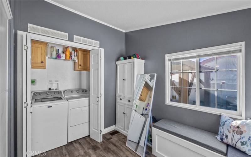 LAUNDRY/SITTING AREA DOOR TO BACK PATIO