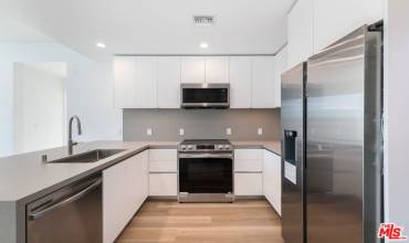 829 Larrabee Street 302, West Hollywood, California 90069, 3 Bedrooms Bedrooms, ,3 BathroomsBathrooms,Residential Lease,Rent,829 Larrabee Street 302,24452083