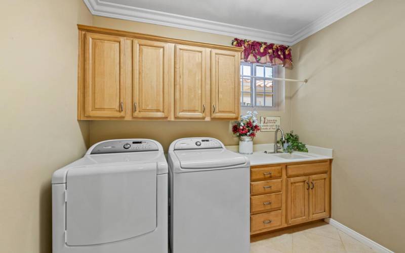 Whirlpool Matching Washer/Dryer & Sink