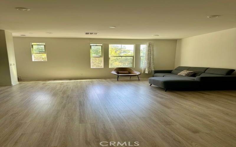 Spacious living room and pretty views of nature.