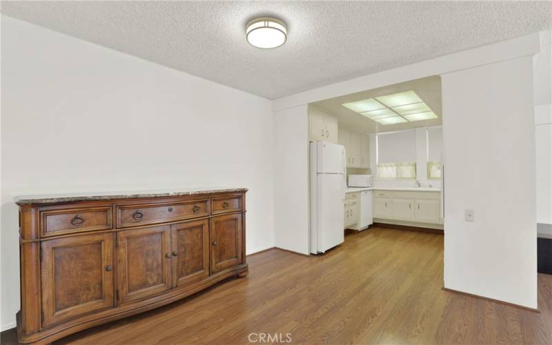 Dining area/kitchen entry