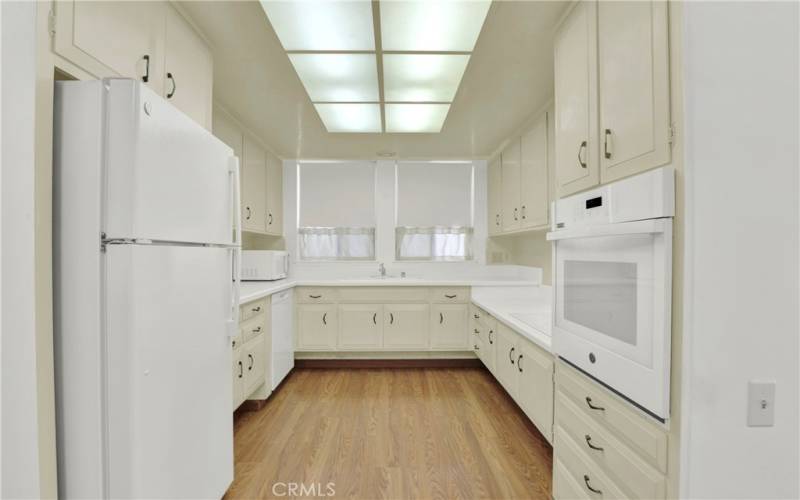 Well equipped kitchen with newer appliances