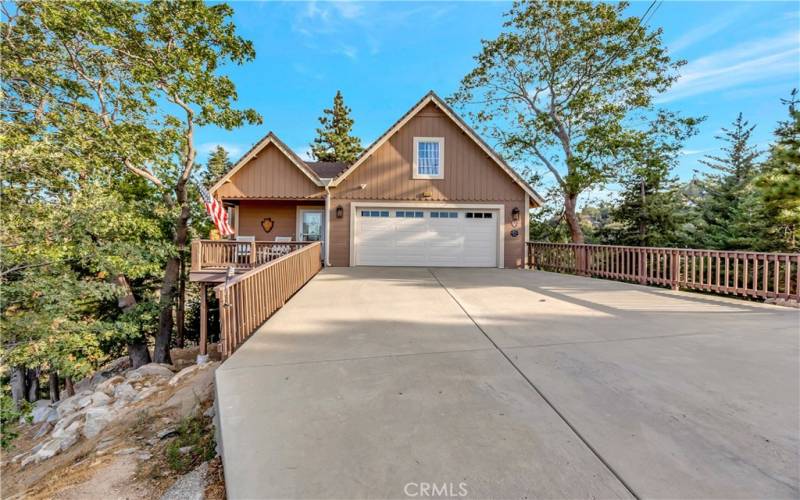 TWO CAR GARAGE DRIVE WAY HOLDS 4 CARS