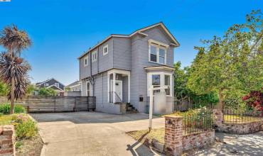 689 34Th St, Oakland, California 94609, 4 Bedrooms Bedrooms, ,3 BathroomsBathrooms,Residential,Buy,689 34Th St,41076143