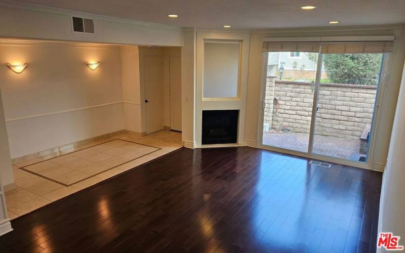 Living Room with fireplace