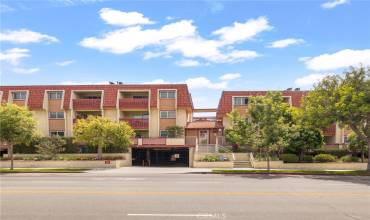 950 Main Street 203, El Segundo, California 90245, 2 Bedrooms Bedrooms, ,2 BathroomsBathrooms,Residential,Buy,950 Main Street 203,SB24210026